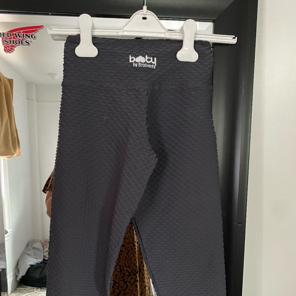 Black Cropped Booty by Brabants Leggings